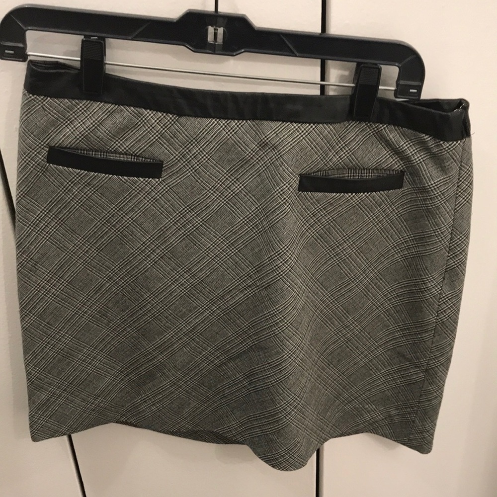 Black/Gray pattern skirt